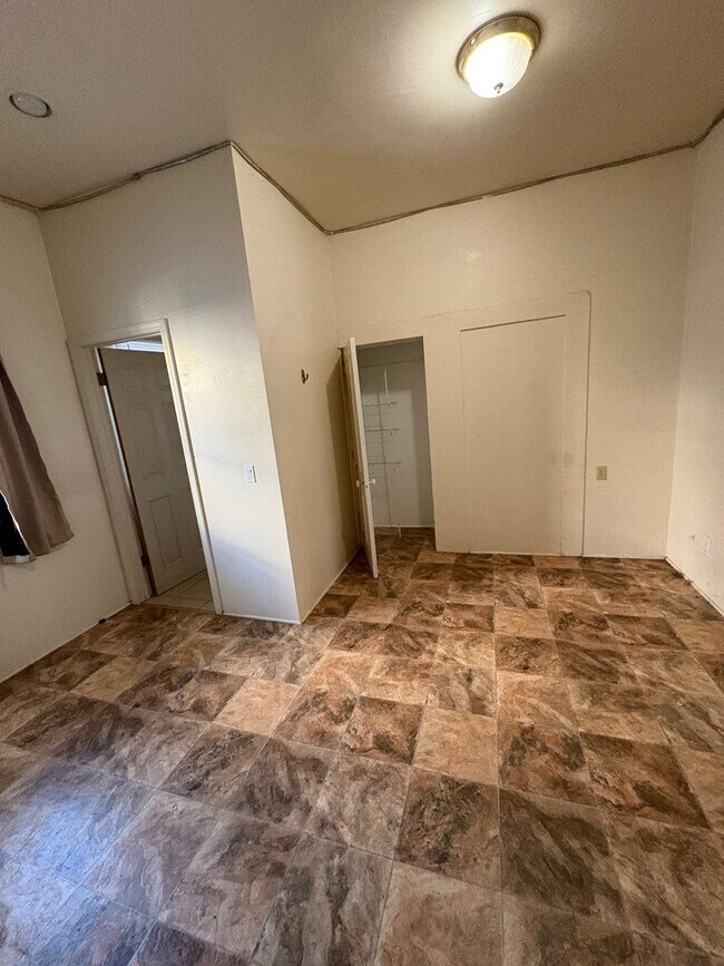 Building Photo - California St