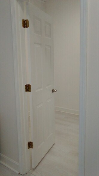 Building Photo - 48 Forest St