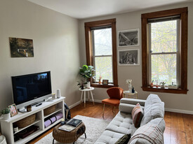 Building Photo - 2222 W Dickens Ave