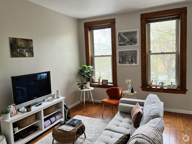 Building Photo - 2222 W Dickens Ave