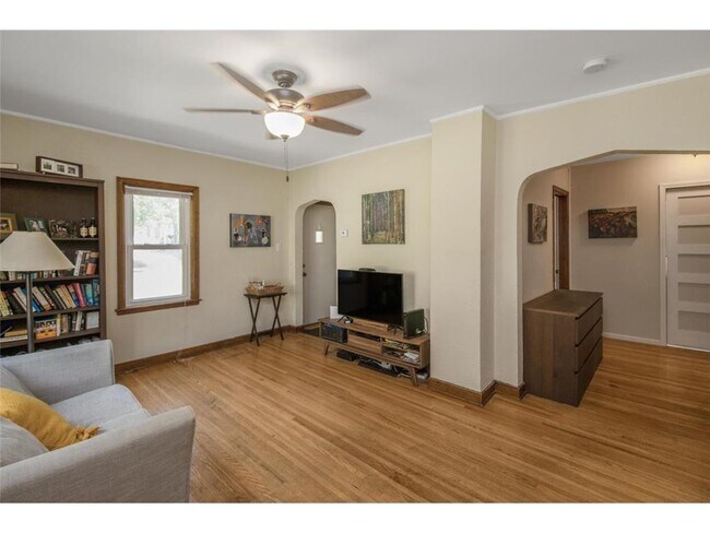 Building Photo - 1035 Winslow Ave