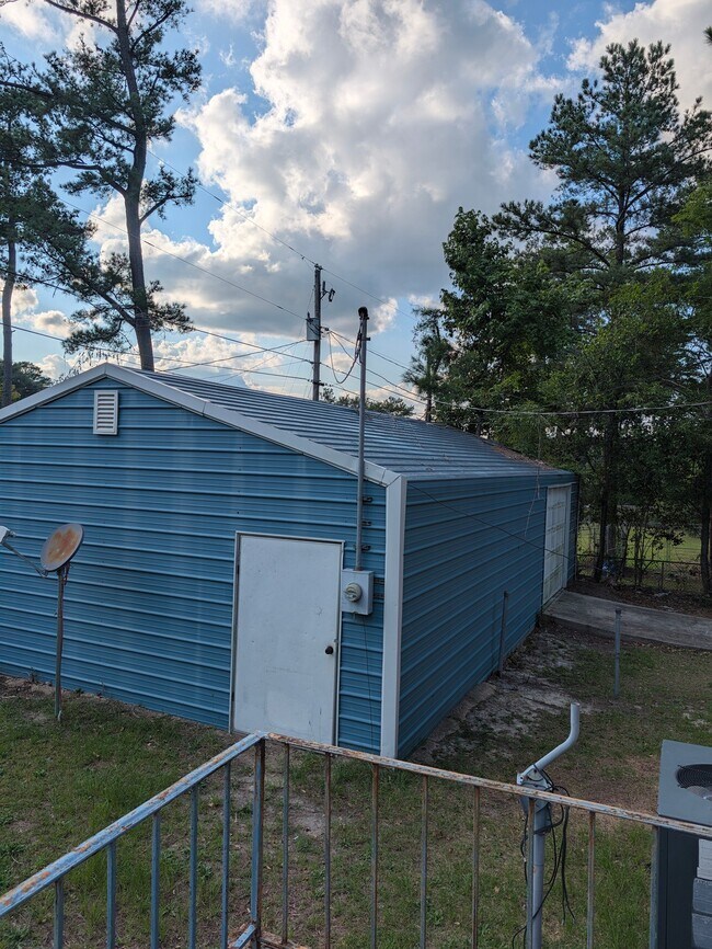 Building Photo - 830 Armour St