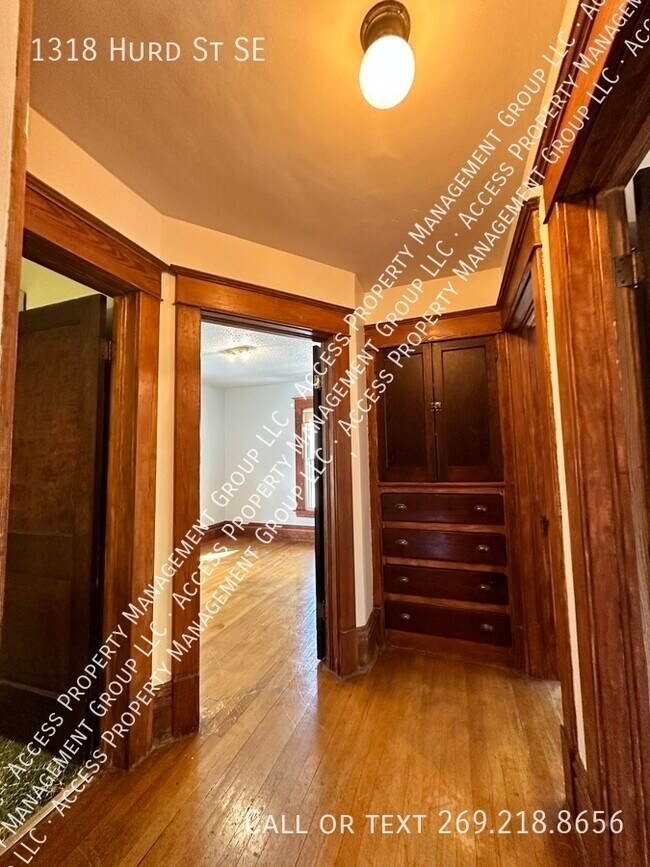 Building Photo - Eastown Three Bedroom Clean Home