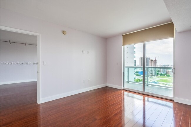 Building Photo - 1800 N Bayshore Dr