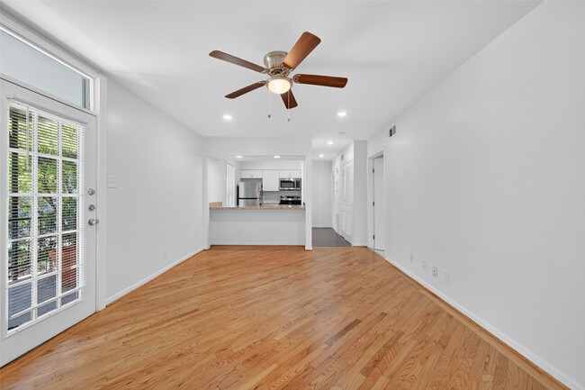 Building Photo - 3300 Yorktown St