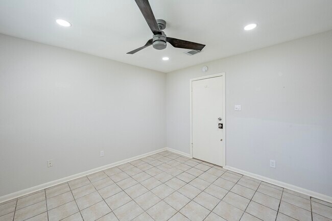 Building Photo - 3435 Gary Ln