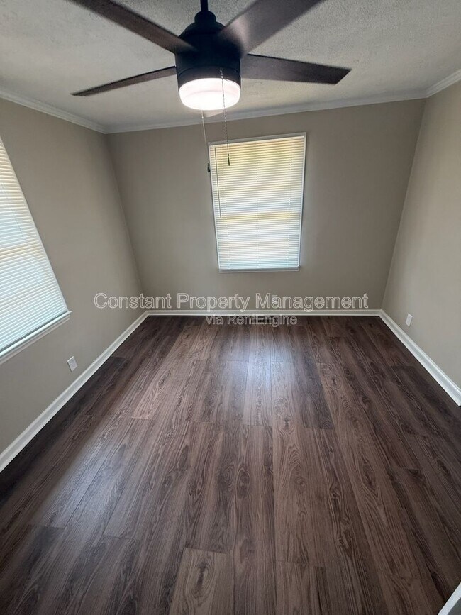 Building Photo - 1164 Newberg Ave