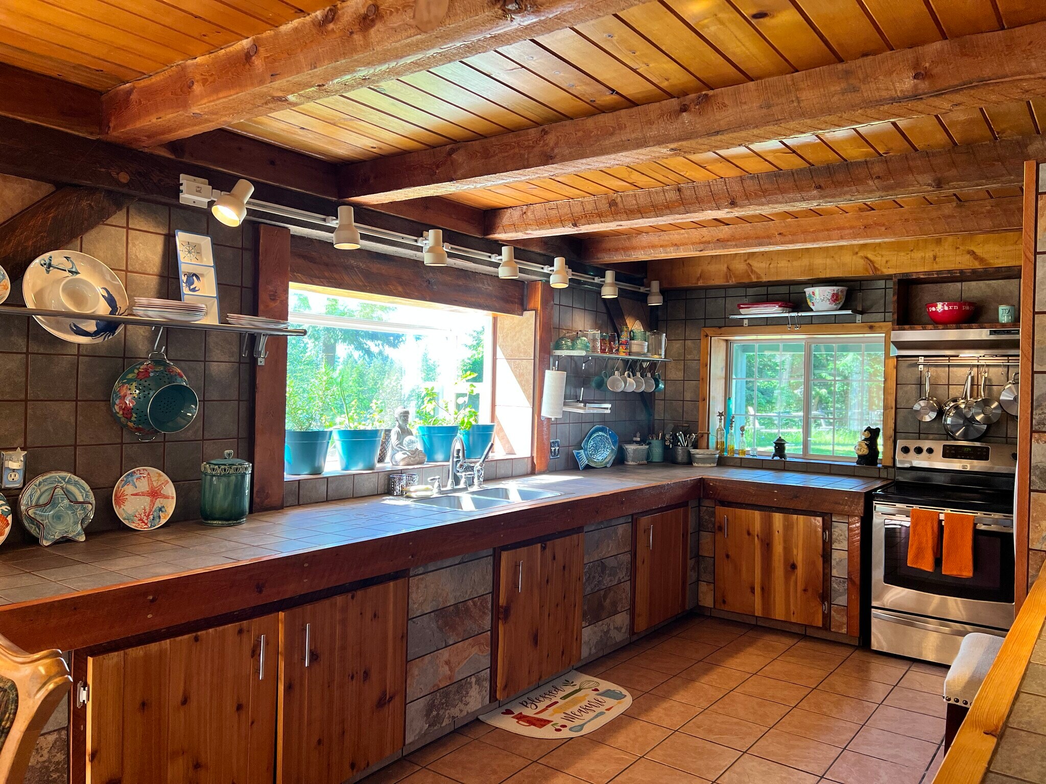 Building Photo - 260 Rustic Ln