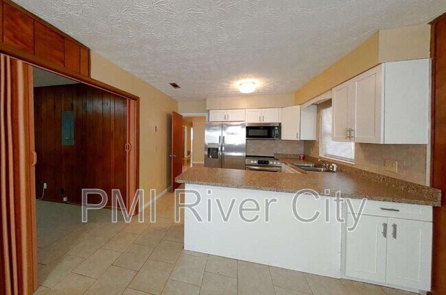 Building Photo - 7819 Lisa Dr E