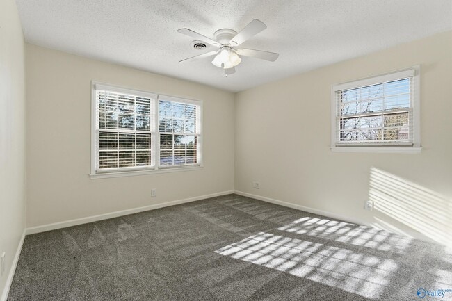 Building Photo - 11303 Mountain Crest Dr SE