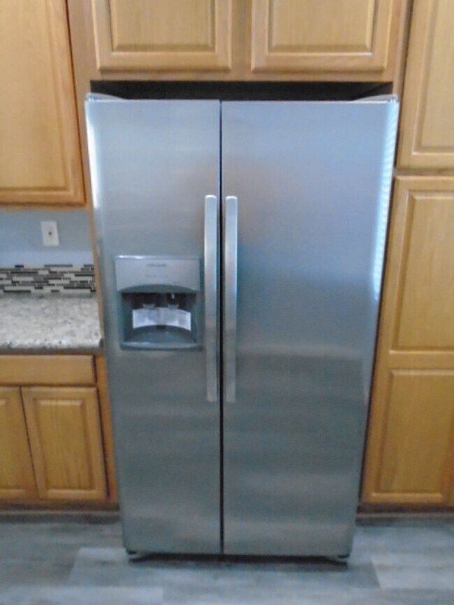 Building Photo - BEAUTIFUL WHITNEY OAKS HOME WITH 3+ BEDROOMS, 3 FULL BATHS, & 2 CAR GARAGE!