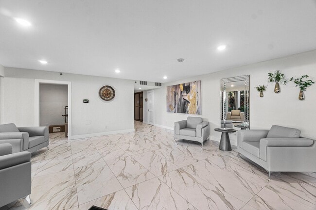 Building Photo - 6662 Boca Del Mar Dr