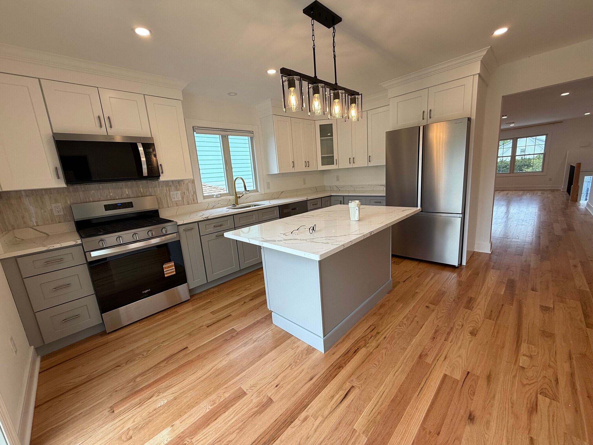 Building Photo - 374 Semel Ave