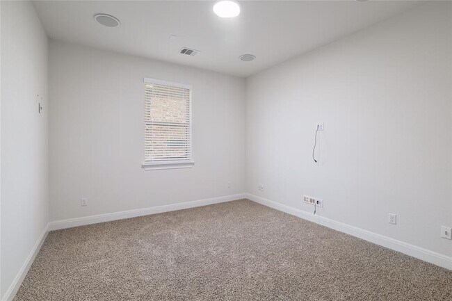 Building Photo - 2421 Blended Tree Ranch
