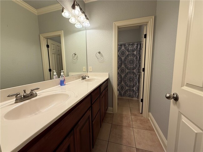 Building Photo - 4600 S Old Wire Rd