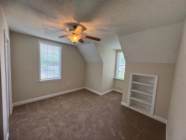 Building Photo - Cozy Single Family Home