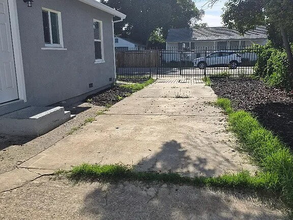 Building Photo - Fully Renovated Duplex in Tahoe Park