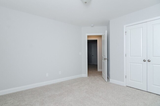 Building Photo - 1575 Grey Cliff Run