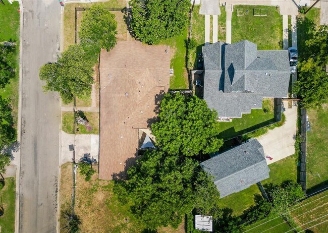Building Photo - 1604 Springdale Rd