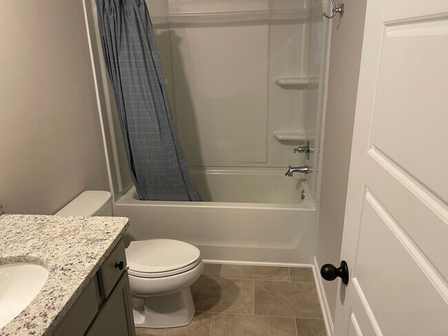 Building Photo - Spacious, Stylish, and Ready for You!