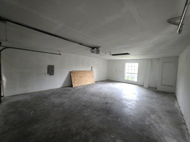 Building Photo - Spacious 4-Bedroom Home with Pool & Spa in...