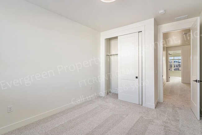 Building Photo - Beautiful Townhome in Kechter Farms!