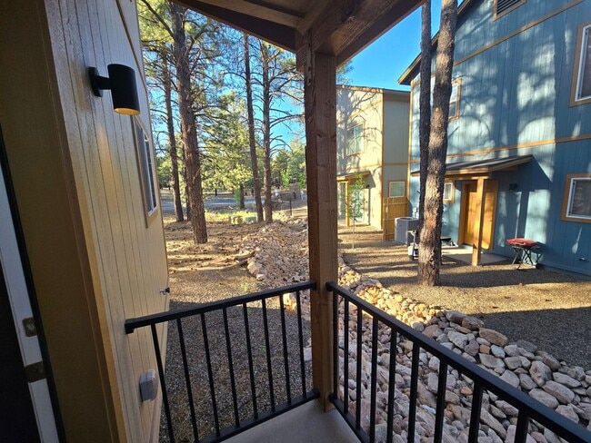 Building Photo - Beautiful, Newly-Built, Townhouse w/A/C & ...