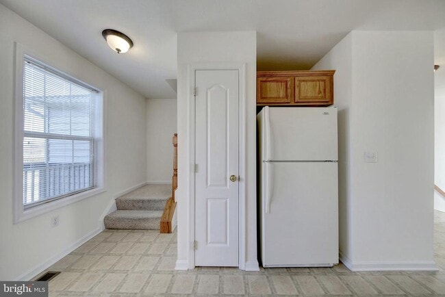 Building Photo - 8 Shady Tree Ct