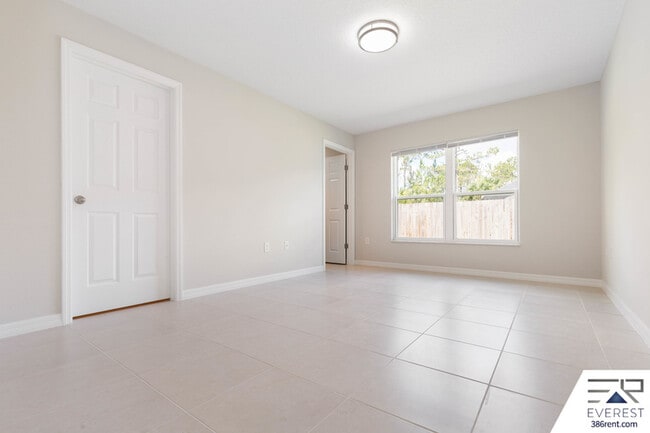 Building Photo - 16 Unimay Ct