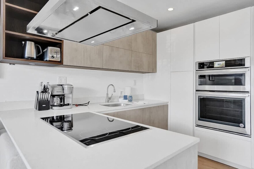 Building Photo - 333 Walnut St