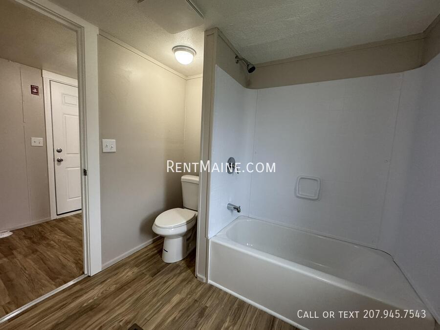 Building Photo - 108 D St