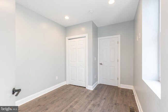 Building Photo - 1312 W Seltzer St