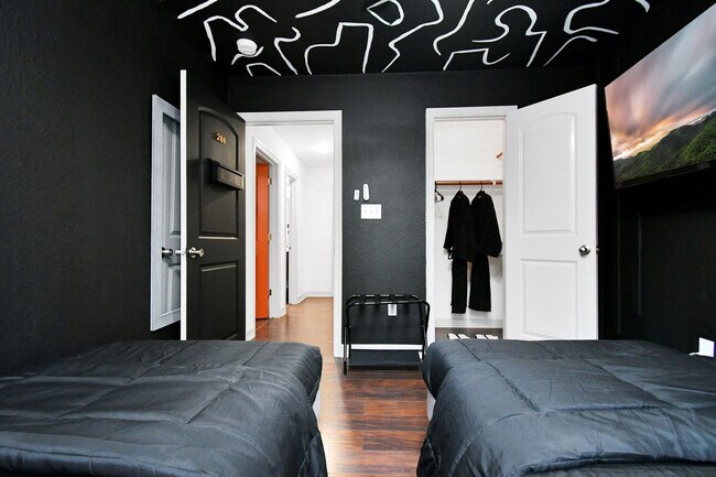 Building Photo - 2905 Baer St