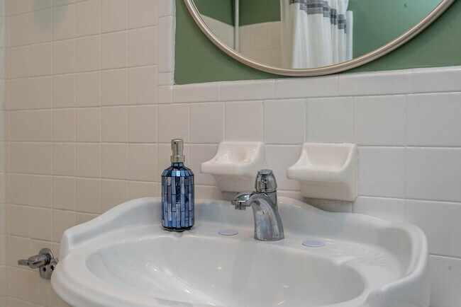 Building Photo - 215 Piedmont Ave NE