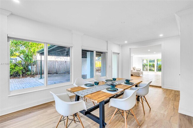 Building Photo - 1960 NE 182nd St