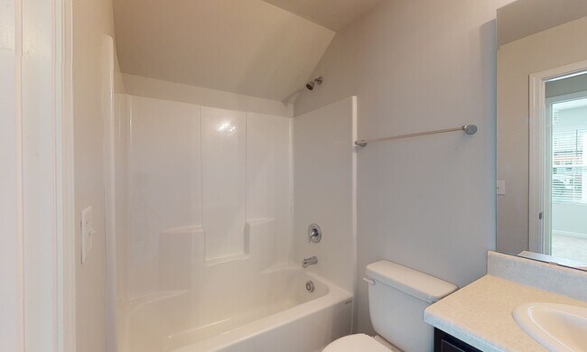 Building Photo - 129 Maple Tree Ln