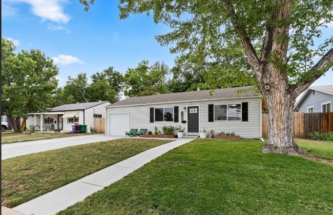 Building Photo - 2105 S Hazel Ct