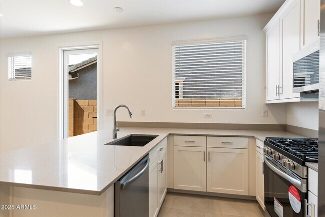 Building Photo - 16677 W Charlotte Dr