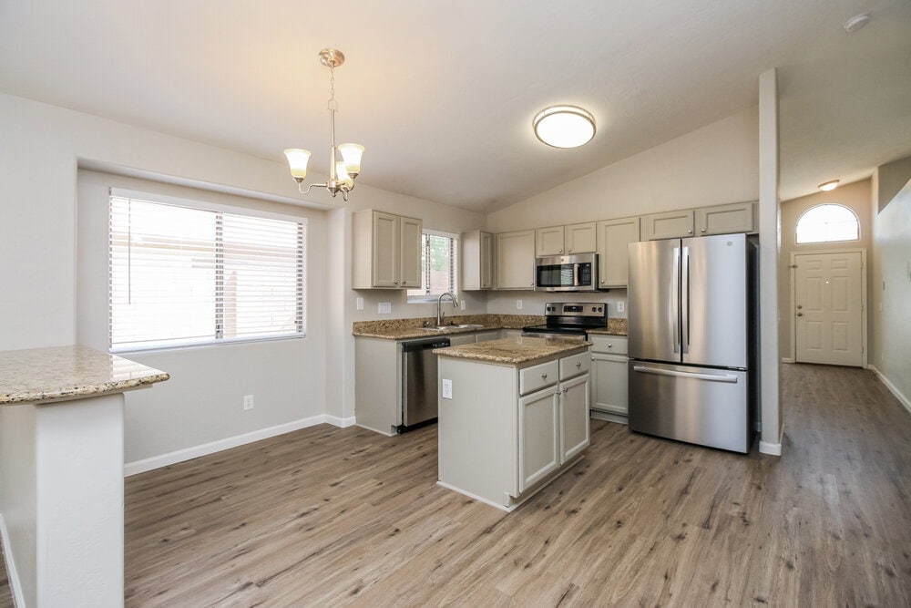 Building Photo - 748 W Dublin St