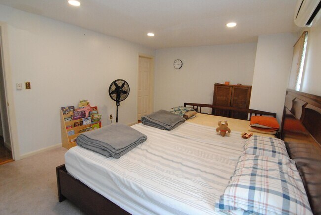 Building Photo - 7 Meadowview Cir