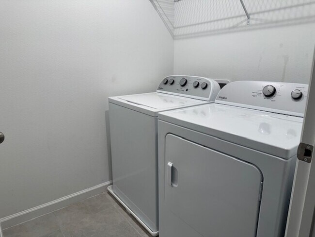 Building Photo - 3 Bedroom 2.5 Bathroom Townhome For Rent with 1 car garage in Kissimmee - NEAR DISNEY!