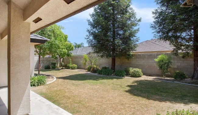 Building Photo - 5 Bedroom/3 Bath Home with Paid Solar System - $3295 Per month!