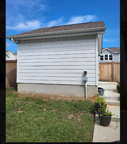 Building Photo - 372 Hammock Ln