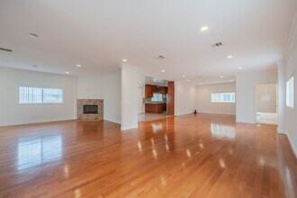 Building Photo - Spacious and Quiet Hawthorne Home!