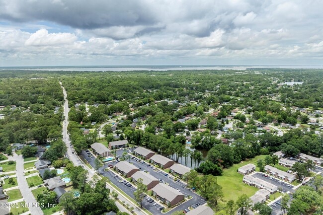 Building Photo - 3737 Loretto Rd