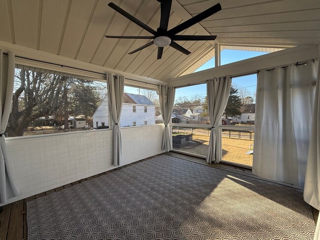 Building Photo - Fantastic Home Near Three Chopt and Patterson Available immediately!