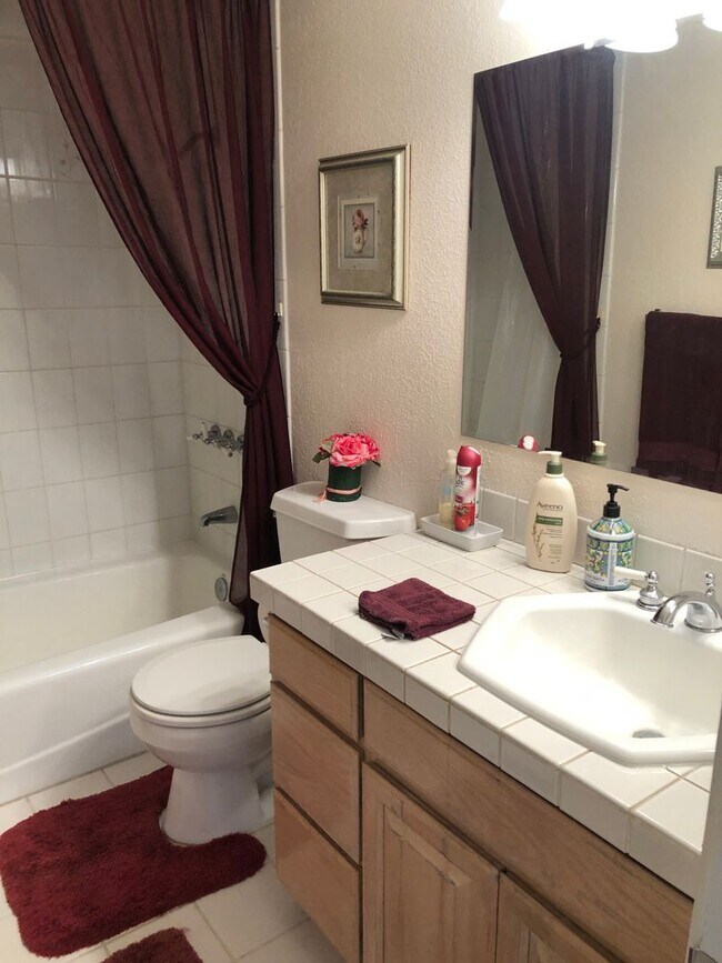 Building Photo - Spacious Single Story 4 bed 2 bath home in Serra Mesa w/2 car garage