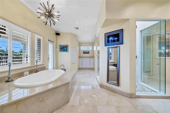 Building Photo - 625 Poinciana Dr