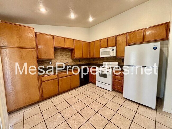 Building Photo - 14145 Heritage Ct