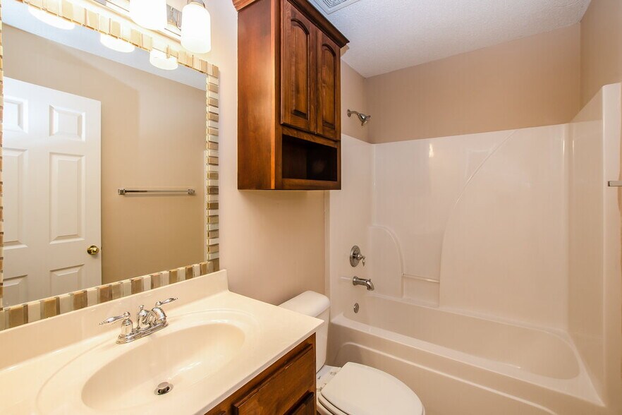 Building Photo - 938 Classic Cove